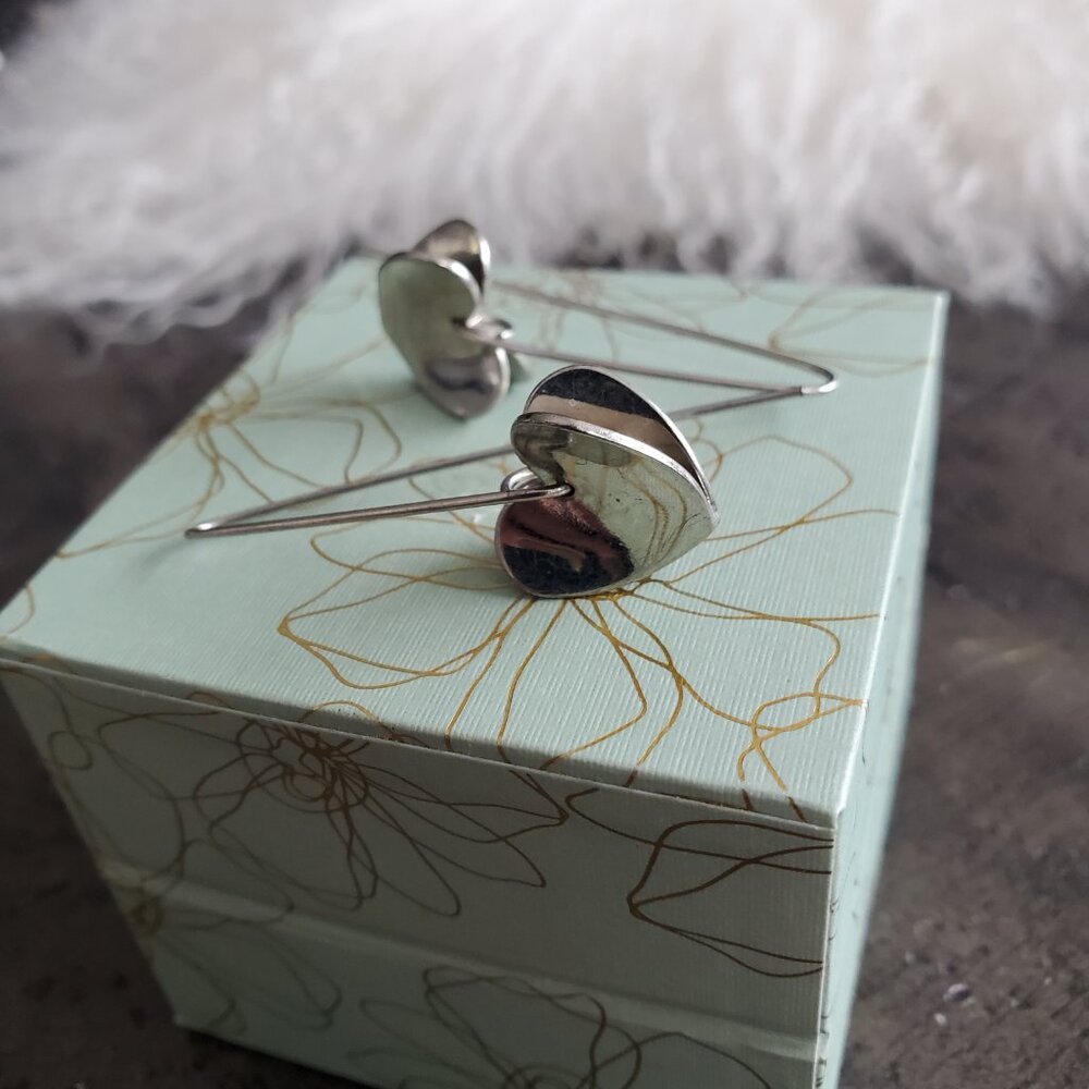 Sterling silver, flutter hearts on shepherds hook earrings - Picture 4 of 5